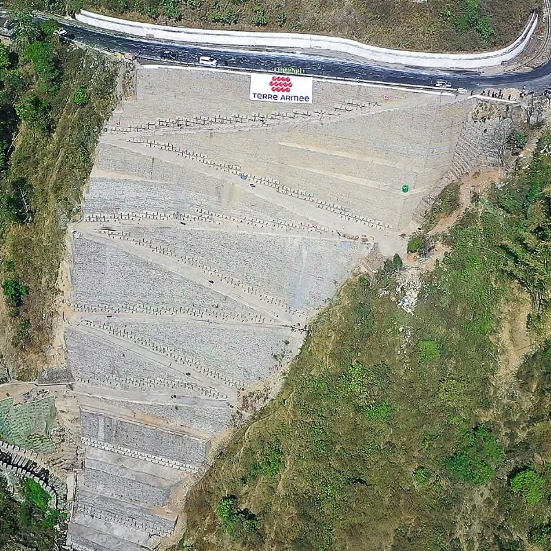 Giải pháp địa kỹ thuật hiện đại ứng dụng tại Việt Nam, bao gồm tường chắn và gia cố mái dốc